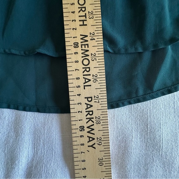 Lulus Blouse Womens S Green Tie Neck Button Front Long Sleeve Keyhole Holiday - Picture 4 of 8